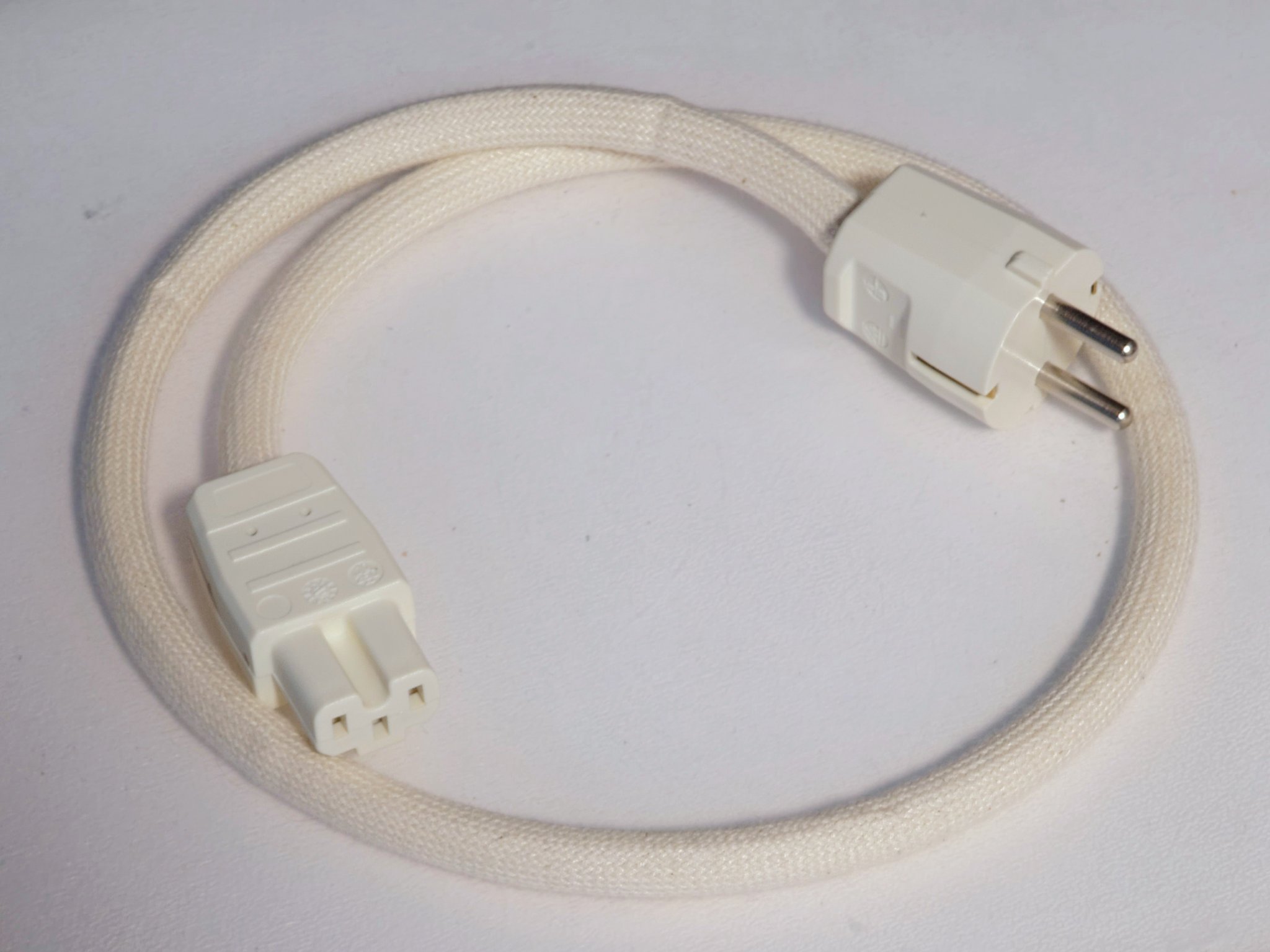 Device power cable white balance.jpg